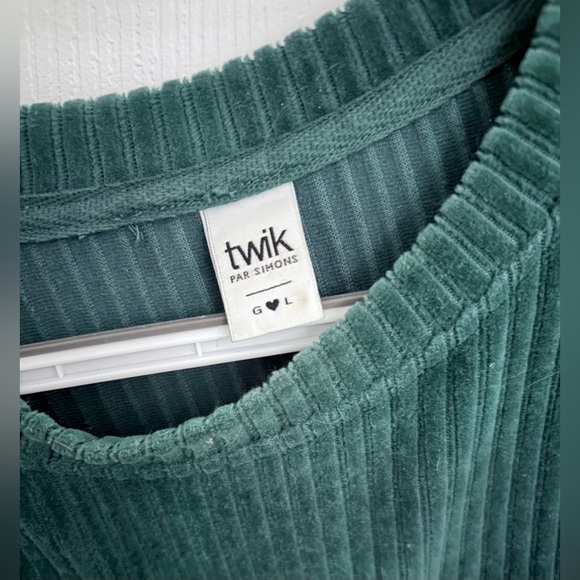 Twik Dark Green Short Sleeve Tee - Picture 3 of 4